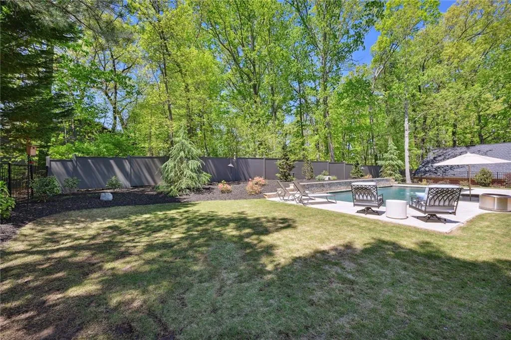 6930 Hunters Knoll Ne, Sandy Springs, Georgia 30328, 4 Bedrooms Bedrooms, ,4 BathroomsBathrooms,Residential,Sold,6930 Hunters Knoll Ne,7201851