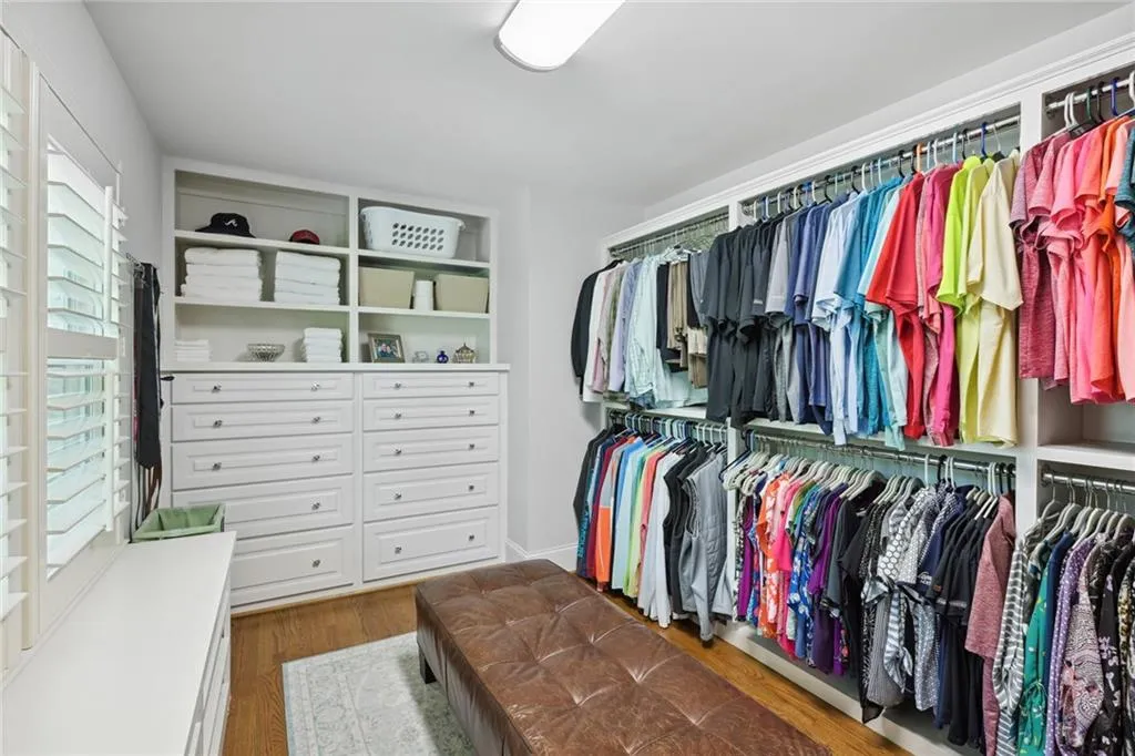 6930 Hunters Knoll Ne, Sandy Springs, Georgia 30328, 4 Bedrooms Bedrooms, ,4 BathroomsBathrooms,Residential,Sold,6930 Hunters Knoll Ne,7201851