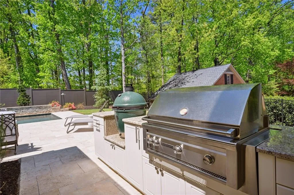 6930 Hunters Knoll Ne, Sandy Springs, Georgia 30328, 4 Bedrooms Bedrooms, ,4 BathroomsBathrooms,Residential,Sold,6930 Hunters Knoll Ne,7201851