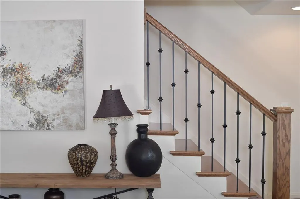 6930 Hunters Knoll Ne, Sandy Springs, Georgia 30328, 4 Bedrooms Bedrooms, ,4 BathroomsBathrooms,Residential,Sold,6930 Hunters Knoll Ne,7201851