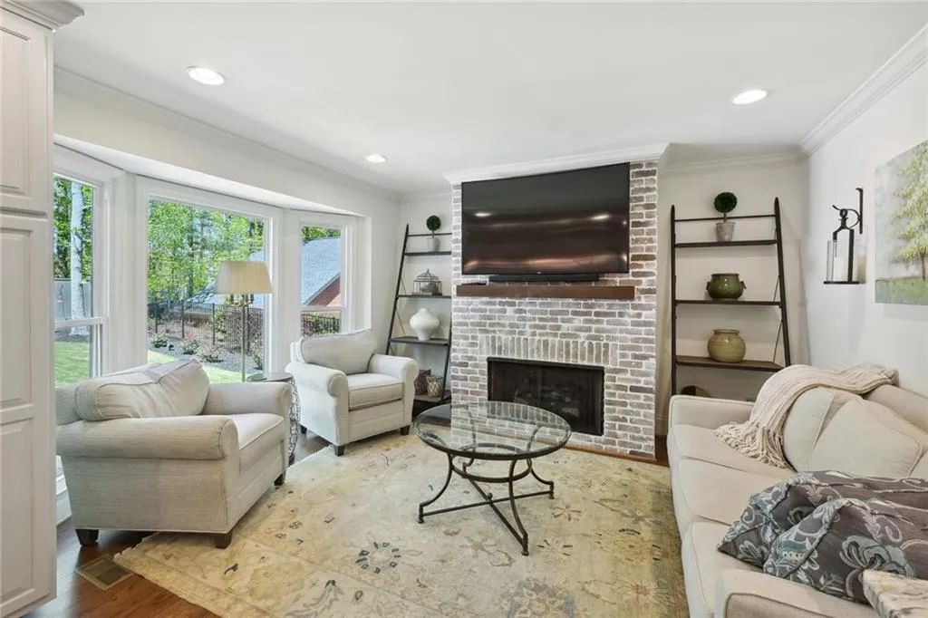 6930 Hunters Knoll Ne, Sandy Springs, Georgia 30328, 4 Bedrooms Bedrooms, ,4 BathroomsBathrooms,Residential,Sold,6930 Hunters Knoll Ne,7201851