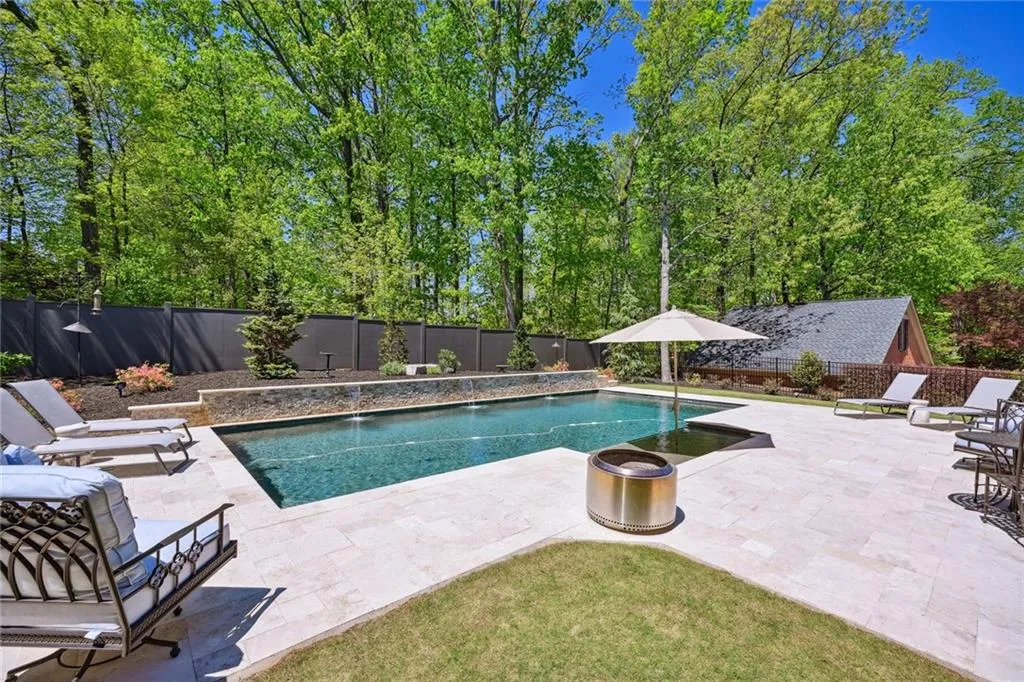 6930 Hunters Knoll Ne, Sandy Springs, Georgia 30328, 4 Bedrooms Bedrooms, ,4 BathroomsBathrooms,Residential,Sold,6930 Hunters Knoll Ne,7201851