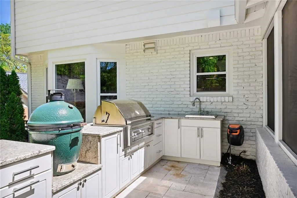 6930 Hunters Knoll Ne, Sandy Springs, Georgia 30328, 4 Bedrooms Bedrooms, ,4 BathroomsBathrooms,Residential,Sold,6930 Hunters Knoll Ne,7201851