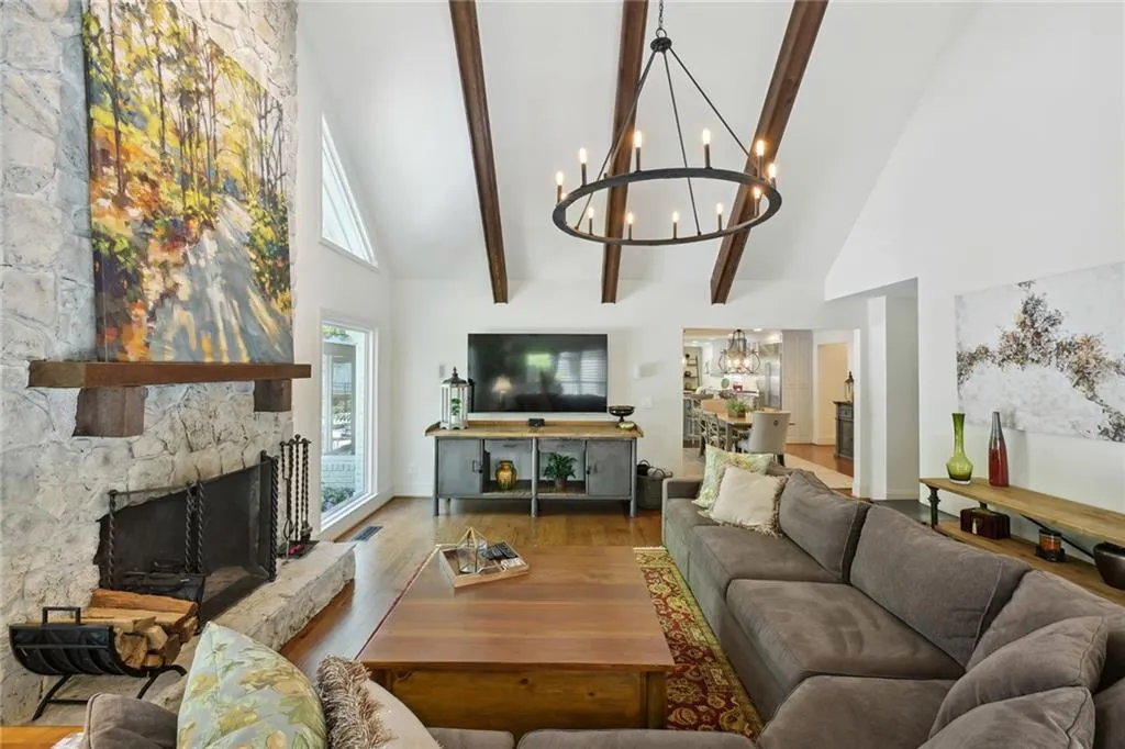 6930 Hunters Knoll Ne, Sandy Springs, Georgia 30328, 4 Bedrooms Bedrooms, ,4 BathroomsBathrooms,Residential,Sold,6930 Hunters Knoll Ne,7201851