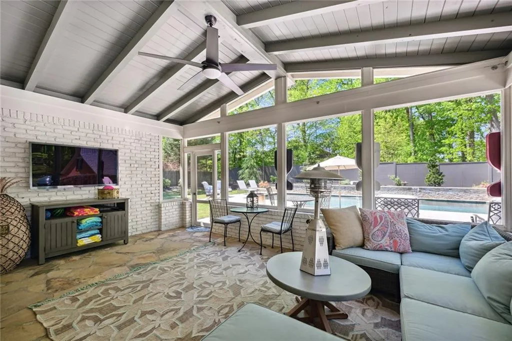 6930 Hunters Knoll Ne, Sandy Springs, Georgia 30328, 4 Bedrooms Bedrooms, ,4 BathroomsBathrooms,Residential,Sold,6930 Hunters Knoll Ne,7201851