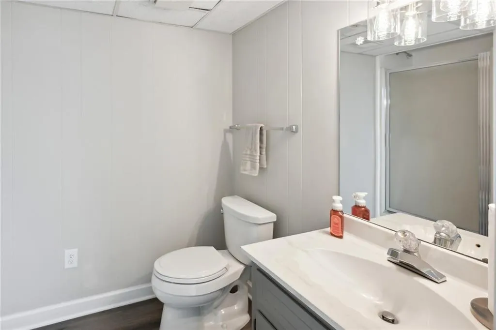 6930 Hunters Knoll Ne, Sandy Springs, Georgia 30328, 4 Bedrooms Bedrooms, ,4 BathroomsBathrooms,Residential,Sold,6930 Hunters Knoll Ne,7201851