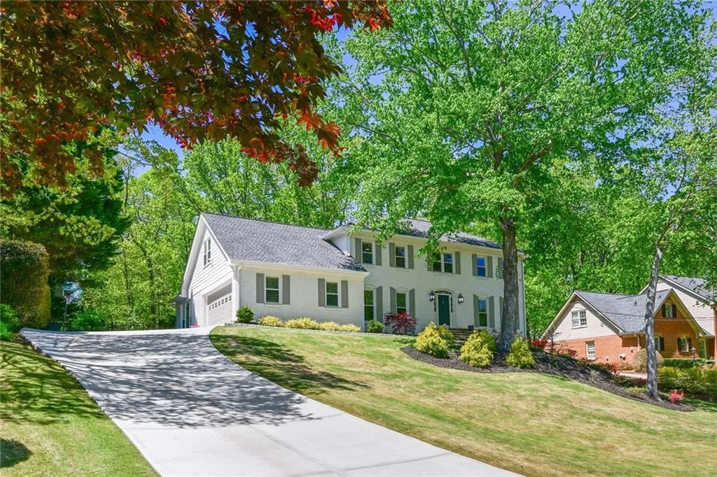 6930 Hunters Knoll Ne, Sandy Springs, Georgia 30328, 4 Bedrooms Bedrooms, ,4 BathroomsBathrooms,Residential,Sold,6930 Hunters Knoll Ne,7201851