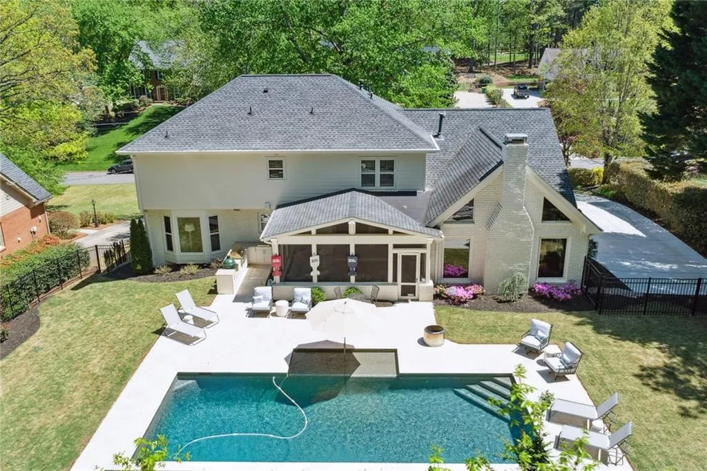 6930 Hunters Knoll Ne, Sandy Springs, Georgia 30328, 4 Bedrooms Bedrooms, ,4 BathroomsBathrooms,Residential,Sold,6930 Hunters Knoll Ne,7201851