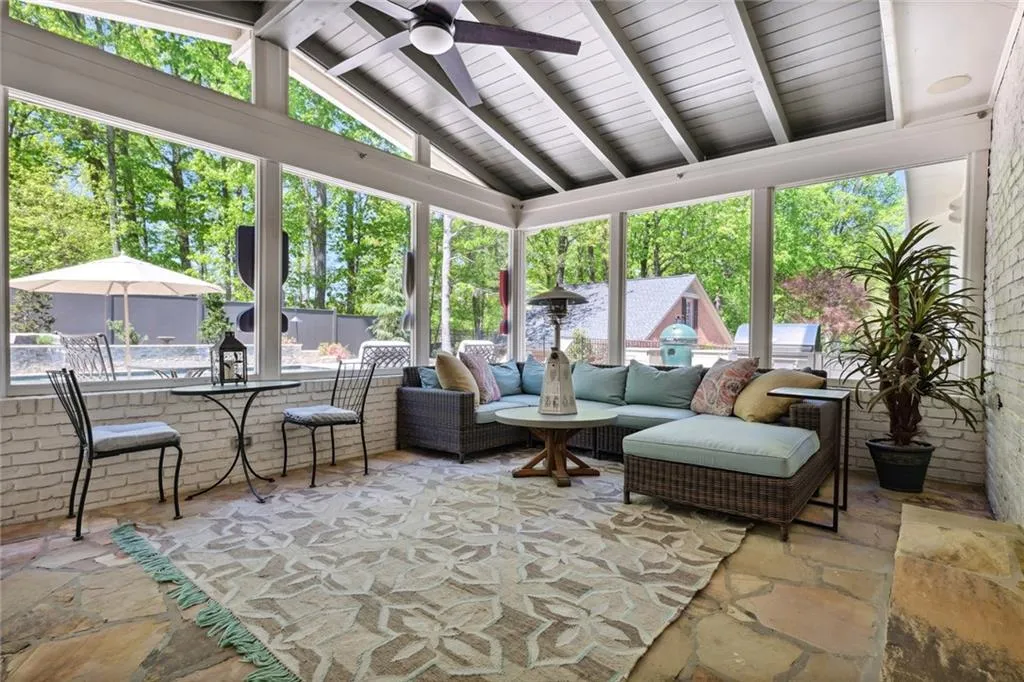 6930 Hunters Knoll Ne, Sandy Springs, Georgia 30328, 4 Bedrooms Bedrooms, ,4 BathroomsBathrooms,Residential,Sold,6930 Hunters Knoll Ne,7201851