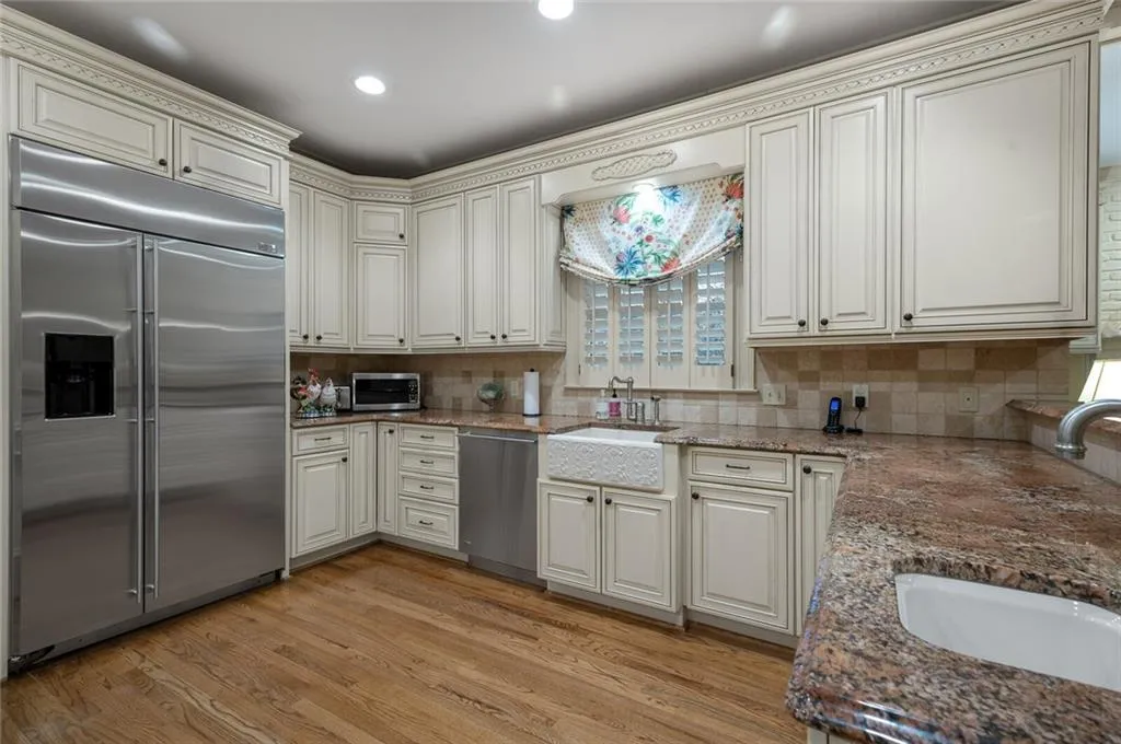 525 Tavern Circle, Sandy Springs, Georgia 30350, 5 Bedrooms Bedrooms, ,4 BathroomsBathrooms,Residential,Sold,525 Tavern Circle,7020655