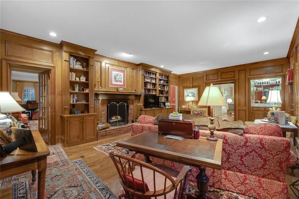 525 Tavern Circle, Sandy Springs, Georgia 30350, 5 Bedrooms Bedrooms, ,4 BathroomsBathrooms,Residential,Sold,525 Tavern Circle,7020655