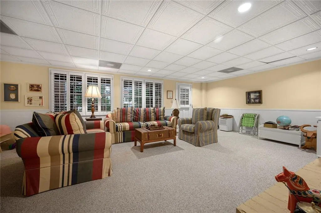 525 Tavern Circle, Sandy Springs, Georgia 30350, 5 Bedrooms Bedrooms, ,4 BathroomsBathrooms,Residential,Sold,525 Tavern Circle,7020655