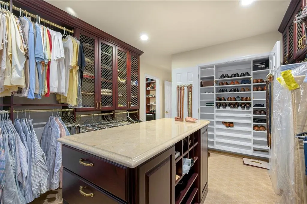 525 Tavern Circle, Sandy Springs, Georgia 30350, 5 Bedrooms Bedrooms, ,4 BathroomsBathrooms,Residential,Sold,525 Tavern Circle,7020655