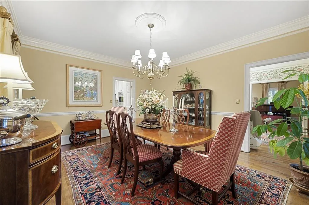 525 Tavern Circle, Sandy Springs, Georgia 30350, 5 Bedrooms Bedrooms, ,4 BathroomsBathrooms,Residential,Sold,525 Tavern Circle,7020655