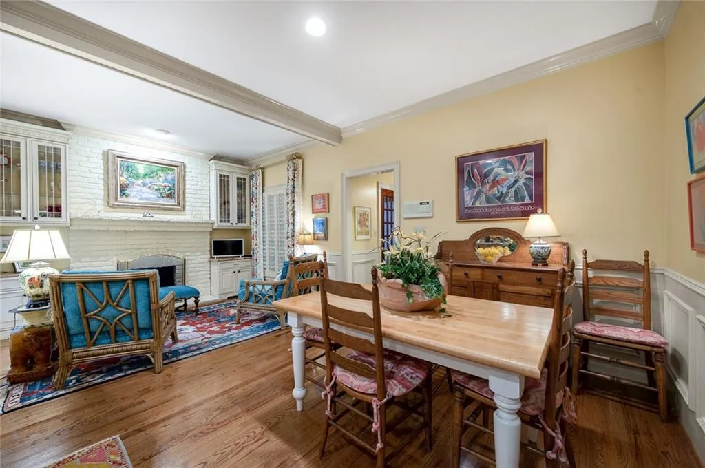 525 Tavern Circle, Sandy Springs, Georgia 30350, 5 Bedrooms Bedrooms, ,4 BathroomsBathrooms,Residential,Sold,525 Tavern Circle,7020655