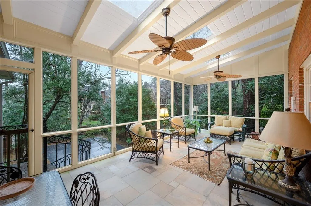 525 Tavern Circle, Sandy Springs, Georgia 30350, 5 Bedrooms Bedrooms, ,4 BathroomsBathrooms,Residential,Sold,525 Tavern Circle,7020655