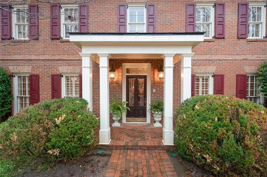 525 Tavern Circle, Sandy Springs, Georgia 30350, 5 Bedrooms Bedrooms, ,4 BathroomsBathrooms,Residential,Sold,525 Tavern Circle,7020655