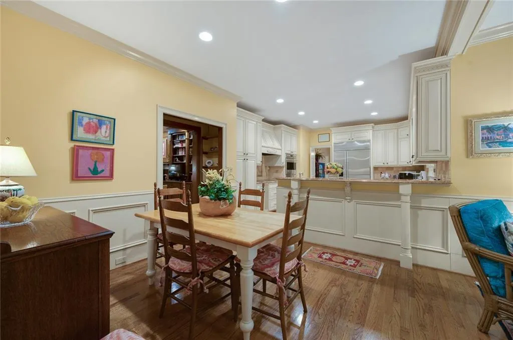 525 Tavern Circle, Sandy Springs, Georgia 30350, 5 Bedrooms Bedrooms, ,4 BathroomsBathrooms,Residential,Sold,525 Tavern Circle,7020655