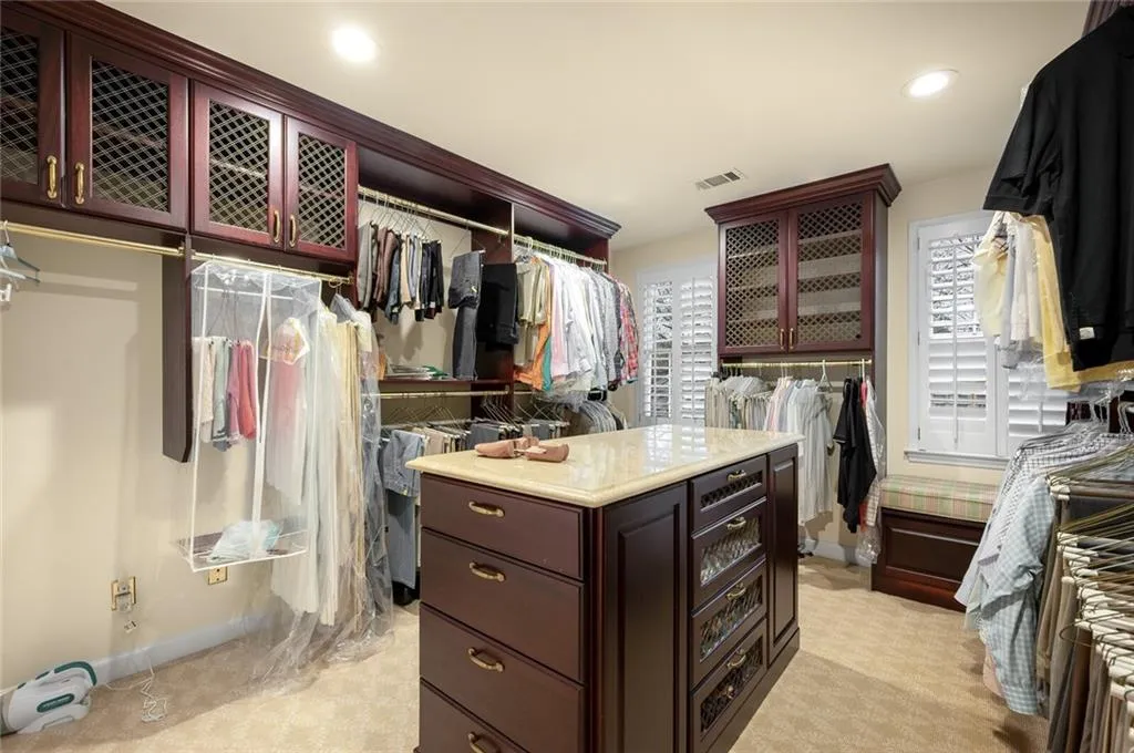 525 Tavern Circle, Sandy Springs, Georgia 30350, 5 Bedrooms Bedrooms, ,4 BathroomsBathrooms,Residential,Sold,525 Tavern Circle,7020655