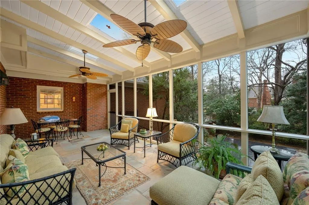 525 Tavern Circle, Sandy Springs, Georgia 30350, 5 Bedrooms Bedrooms, ,4 BathroomsBathrooms,Residential,Sold,525 Tavern Circle,7020655