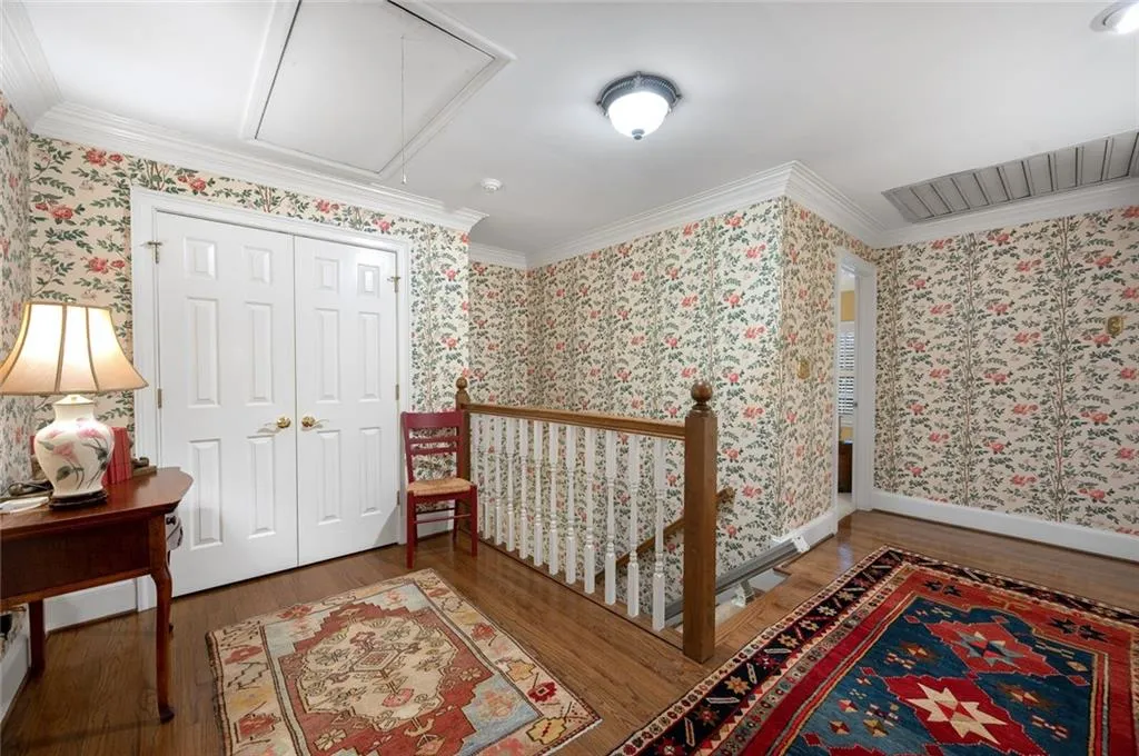 525 Tavern Circle, Sandy Springs, Georgia 30350, 5 Bedrooms Bedrooms, ,4 BathroomsBathrooms,Residential,Sold,525 Tavern Circle,7020655