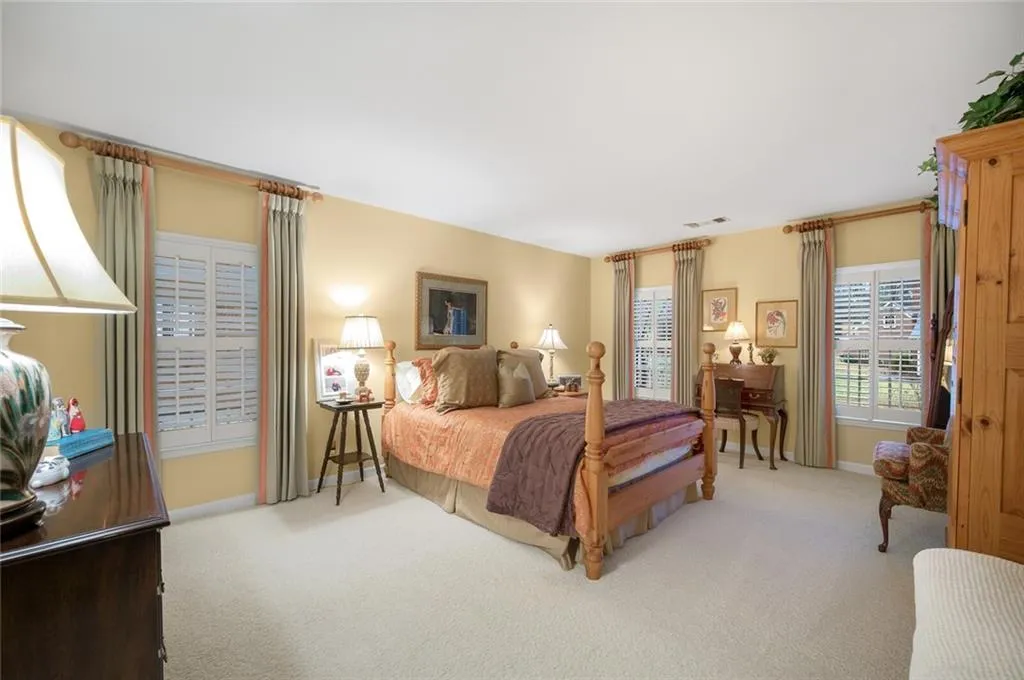 525 Tavern Circle, Sandy Springs, Georgia 30350, 5 Bedrooms Bedrooms, ,4 BathroomsBathrooms,Residential,Sold,525 Tavern Circle,7020655