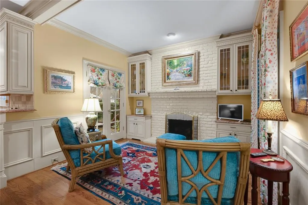 525 Tavern Circle, Sandy Springs, Georgia 30350, 5 Bedrooms Bedrooms, ,4 BathroomsBathrooms,Residential,Sold,525 Tavern Circle,7020655