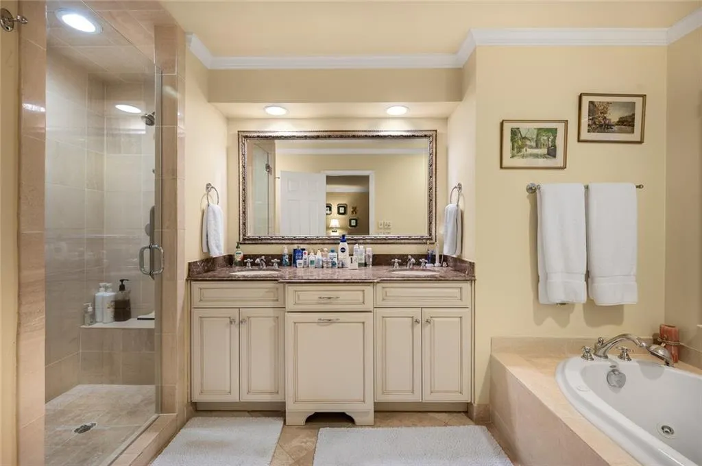 525 Tavern Circle, Sandy Springs, Georgia 30350, 5 Bedrooms Bedrooms, ,4 BathroomsBathrooms,Residential,Sold,525 Tavern Circle,7020655