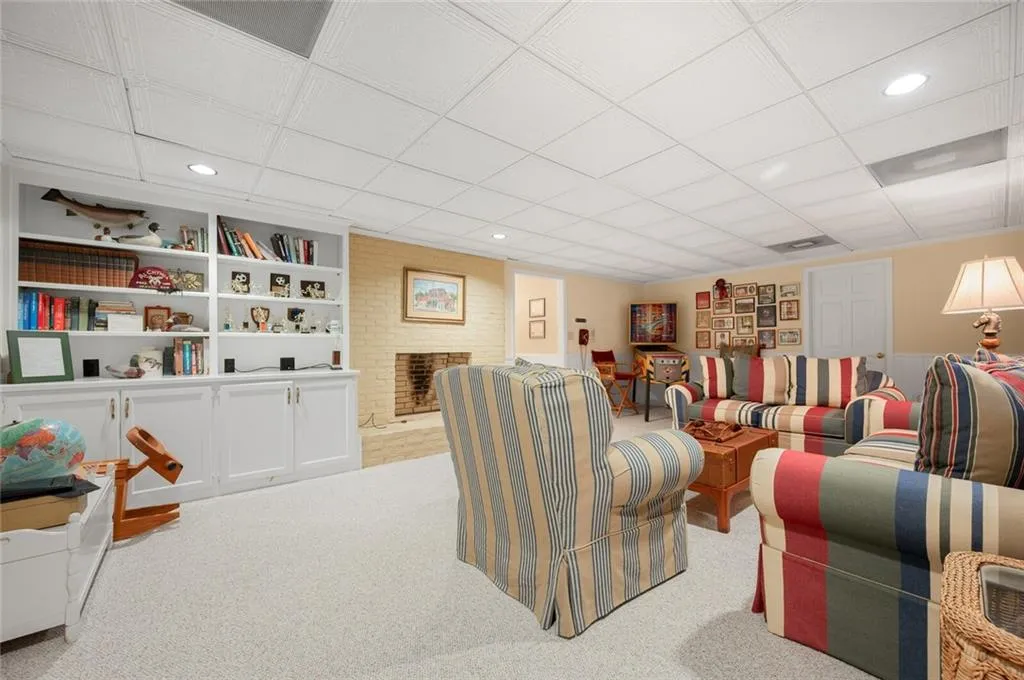 525 Tavern Circle, Sandy Springs, Georgia 30350, 5 Bedrooms Bedrooms, ,4 BathroomsBathrooms,Residential,Sold,525 Tavern Circle,7020655