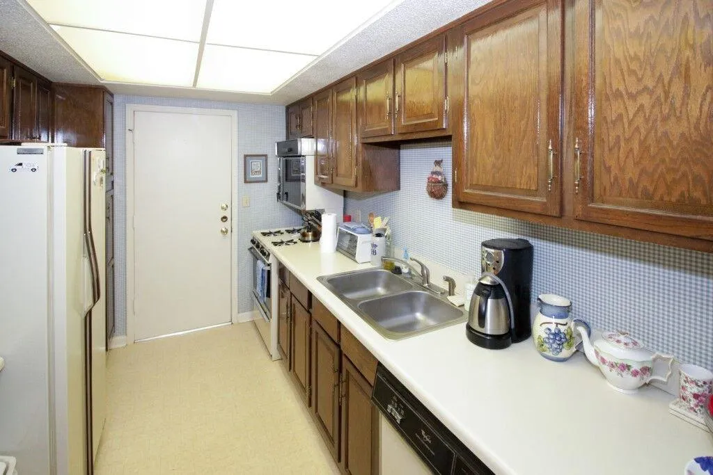 6851 Roswell Road Unit H-35, Sandy Springs, Georgia 30328, 2 Bedrooms Bedrooms, ,2 BathroomsBathrooms,Residential,Sold,6851 Roswell Road Unit H-35,5966267