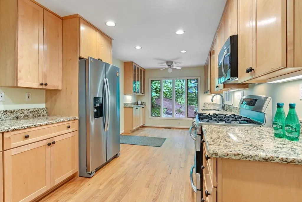 255 River Springs Drive, Atlanta, Georgia 30328, 4 Bedrooms Bedrooms, ,3 BathroomsBathrooms,Residential,Sold,255 River Springs Drive,6880424