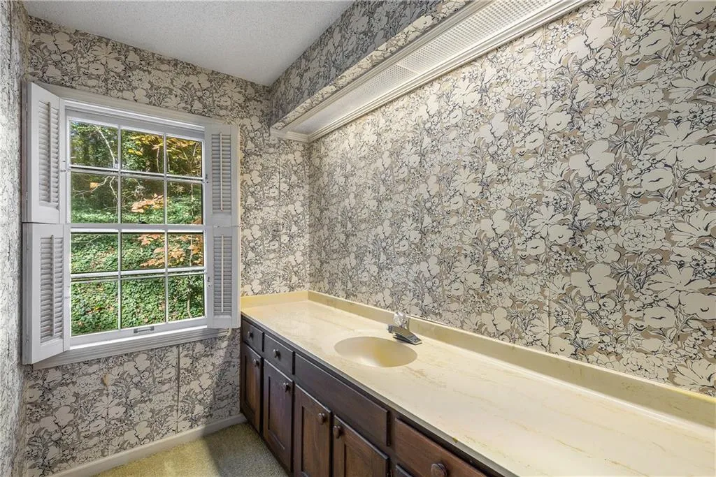 7170 Riverside Drive Nw, Sandy Springs, Georgia 30328, 4 Bedrooms Bedrooms, ,3 BathroomsBathrooms,Residential,Sold,7170 Riverside Drive Nw,7680081