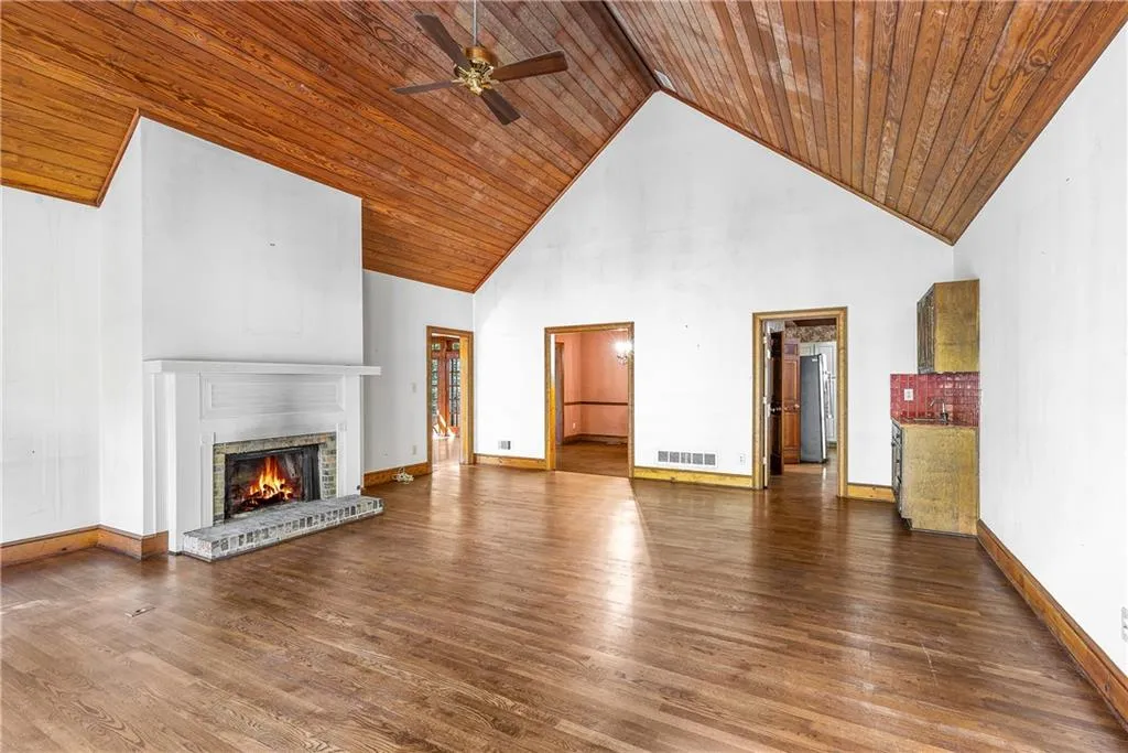 7170 Riverside Drive Nw, Sandy Springs, Georgia 30328, 4 Bedrooms Bedrooms, ,3 BathroomsBathrooms,Residential,Sold,7170 Riverside Drive Nw,7680081