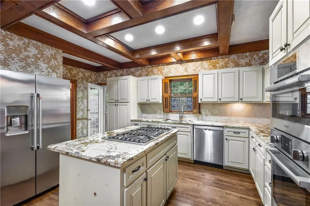 7170 Riverside Drive Nw, Sandy Springs, Georgia 30328, 4 Bedrooms Bedrooms, ,3 BathroomsBathrooms,Residential,Sold,7170 Riverside Drive Nw,7680081