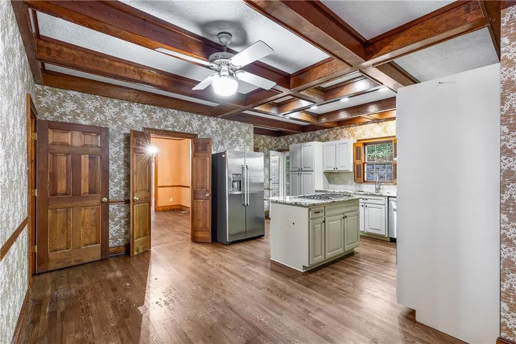 7170 Riverside Drive Nw, Sandy Springs, Georgia 30328, 4 Bedrooms Bedrooms, ,3 BathroomsBathrooms,Residential,Sold,7170 Riverside Drive Nw,7680081