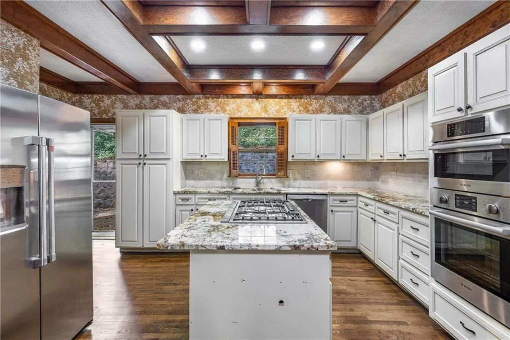 7170 Riverside Drive Nw, Sandy Springs, Georgia 30328, 4 Bedrooms Bedrooms, ,3 BathroomsBathrooms,Residential,Sold,7170 Riverside Drive Nw,7680081