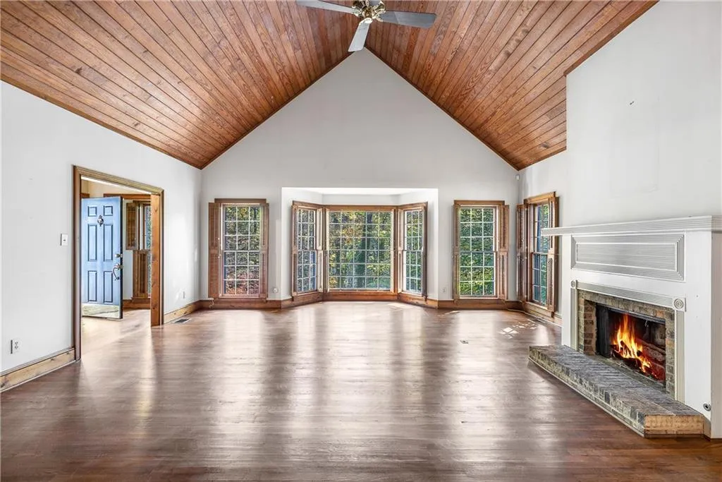7170 Riverside Drive Nw, Sandy Springs, Georgia 30328, 4 Bedrooms Bedrooms, ,3 BathroomsBathrooms,Residential,Sold,7170 Riverside Drive Nw,7680081