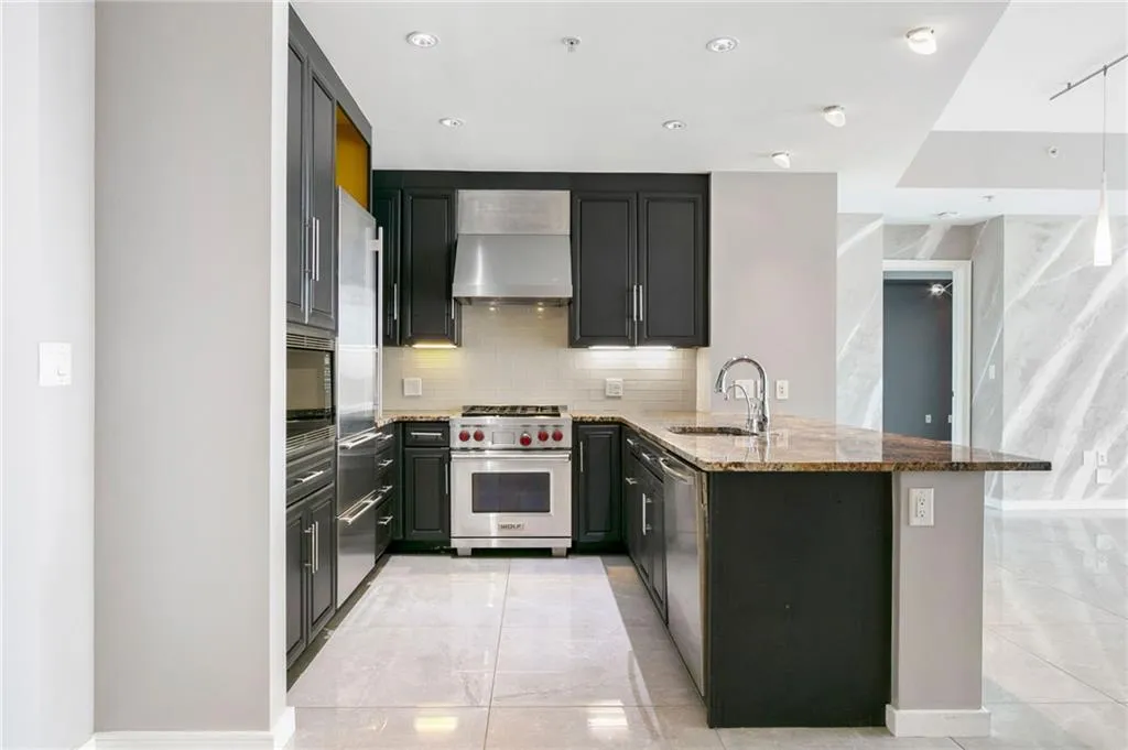 3325 Piedmont Road Ne Unit 1805, Atlanta, Georgia 30305, 2 Bedrooms Bedrooms, ,2 BathroomsBathrooms,Residential,For Sale,3325 Piedmont Road Ne Unit 1805,7631577