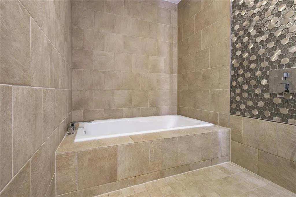 3325 Piedmont Road Ne Unit 1805, Atlanta, Georgia 30305, 2 Bedrooms Bedrooms, ,2 BathroomsBathrooms,Residential,For Sale,3325 Piedmont Road Ne Unit 1805,7631577