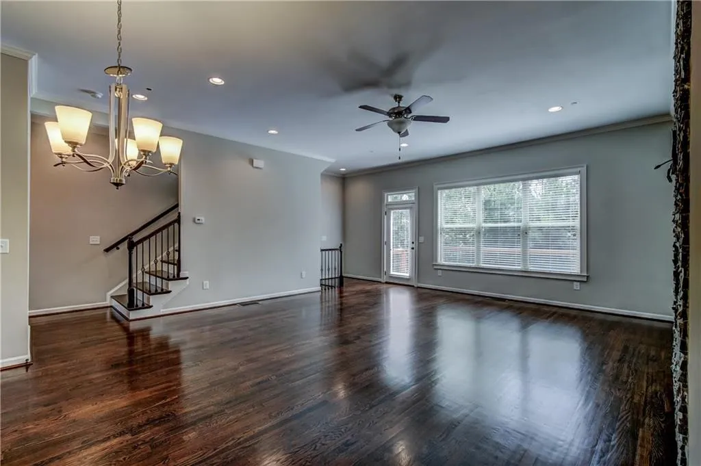 913 Dumaine Trace, Sandy Springs, Georgia 30328, 3 Bedrooms Bedrooms, ,3 BathroomsBathrooms,Residential,Sold,913 Dumaine Trace,5898905