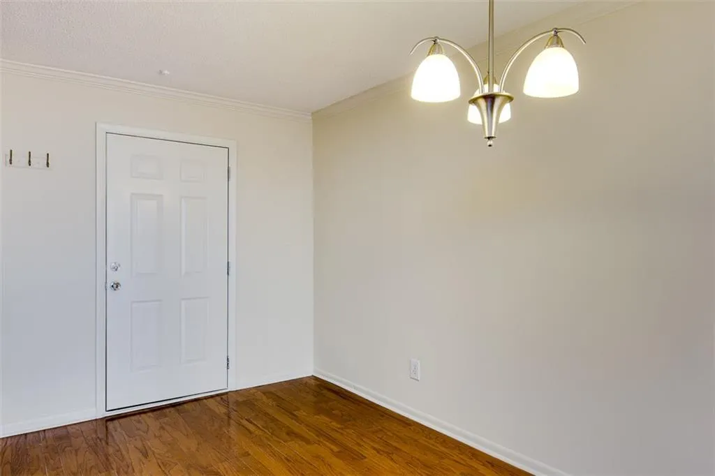 5095 Roswell Road Unit 102, Atlanta, Georgia 30342, 2 Bedrooms Bedrooms, ,2 BathroomsBathrooms,Residential,Sold,5095 Roswell Road Unit 102,5816613