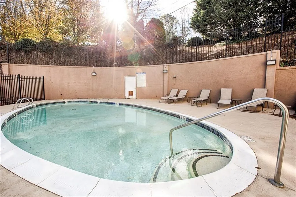 5095 Roswell Road Unit 102, Atlanta, Georgia 30342, 2 Bedrooms Bedrooms, ,2 BathroomsBathrooms,Residential,Sold,5095 Roswell Road Unit 102,5816613
