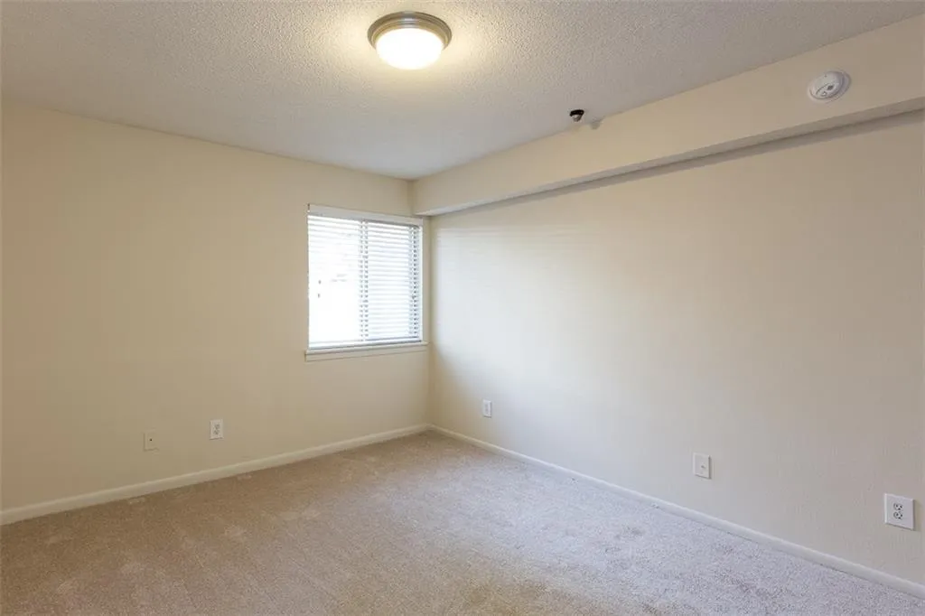 5095 Roswell Road Unit 102, Atlanta, Georgia 30342, 2 Bedrooms Bedrooms, ,2 BathroomsBathrooms,Residential,Sold,5095 Roswell Road Unit 102,5816613