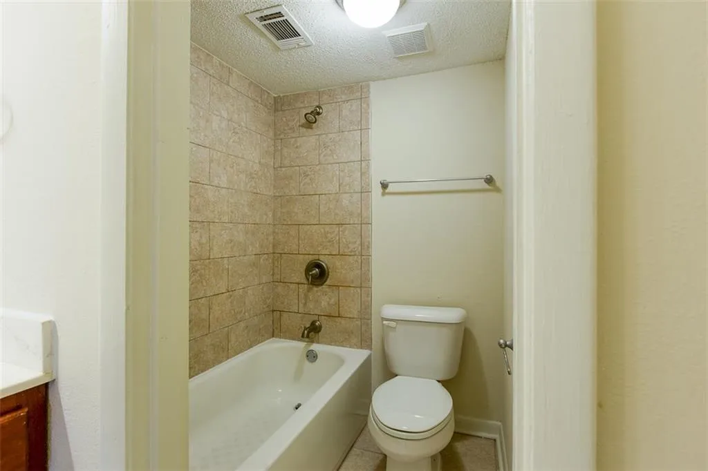 5095 Roswell Road Unit 102, Atlanta, Georgia 30342, 2 Bedrooms Bedrooms, ,2 BathroomsBathrooms,Residential,Sold,5095 Roswell Road Unit 102,5816613