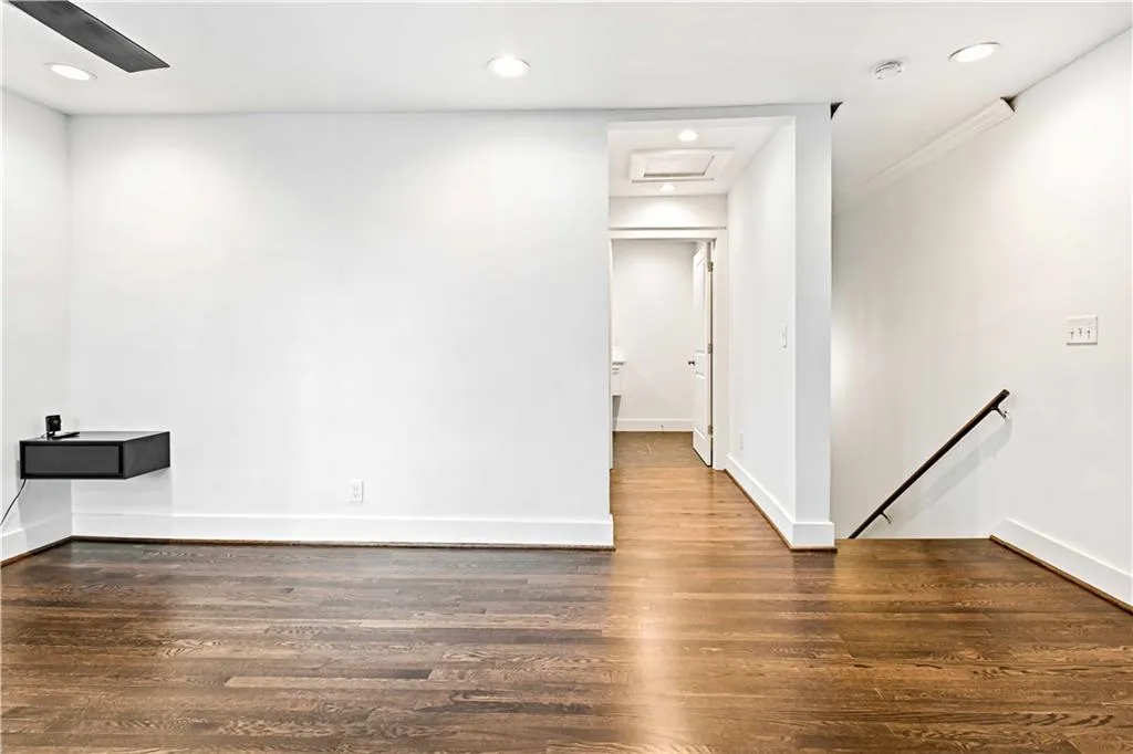 2190 Primary bedroom