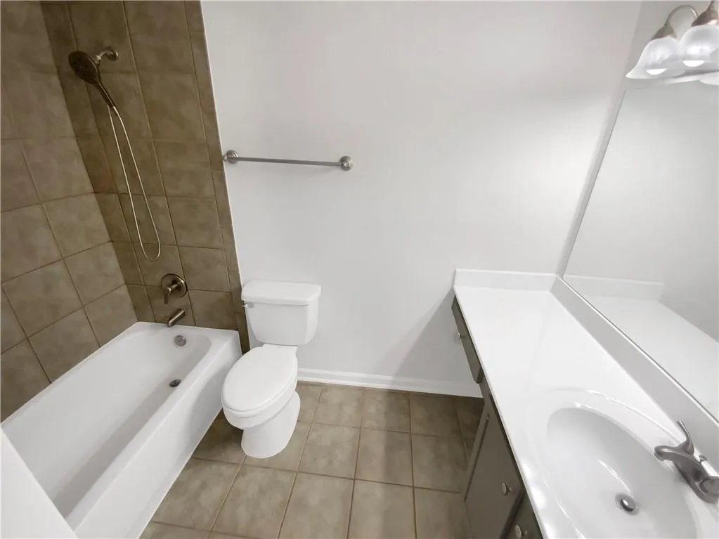 165 N River Drive Unit B, Atlanta, Georgia 30350, 2 Bedrooms Bedrooms, ,2 BathroomsBathrooms,Residential,For Sale,165 N River Drive Unit B,7565044