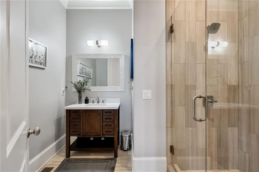 Main level full bath