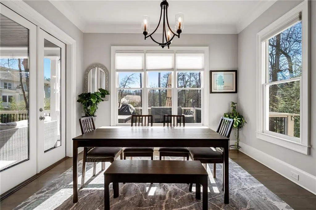 Kitchen dining