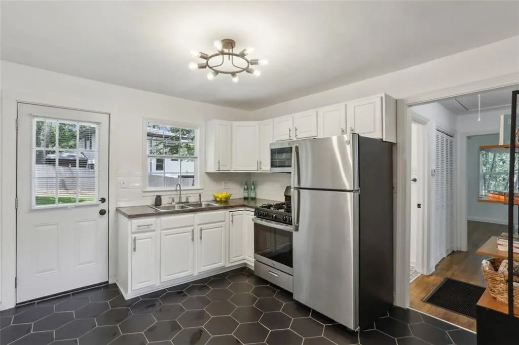 2130 Main Street Nw, Atlanta, Georgia 30318, 2 Bedrooms Bedrooms, ,1 BathroomBathrooms,Residential,For Sale,2130 Main Street Nw,7603067