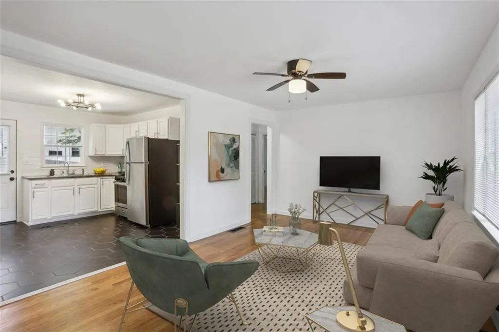2130 Main Street Nw, Atlanta, Georgia 30318, 2 Bedrooms Bedrooms, ,1 BathroomBathrooms,Residential,For Sale,2130 Main Street Nw,7603067